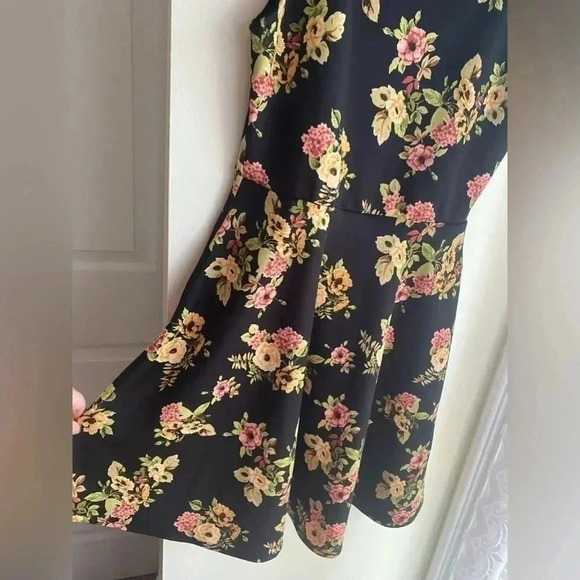 Agnes & Dora Floral Fit & Flare A Line Mini Dress Size Medium Black Sleeveless - Picture 4 of 6